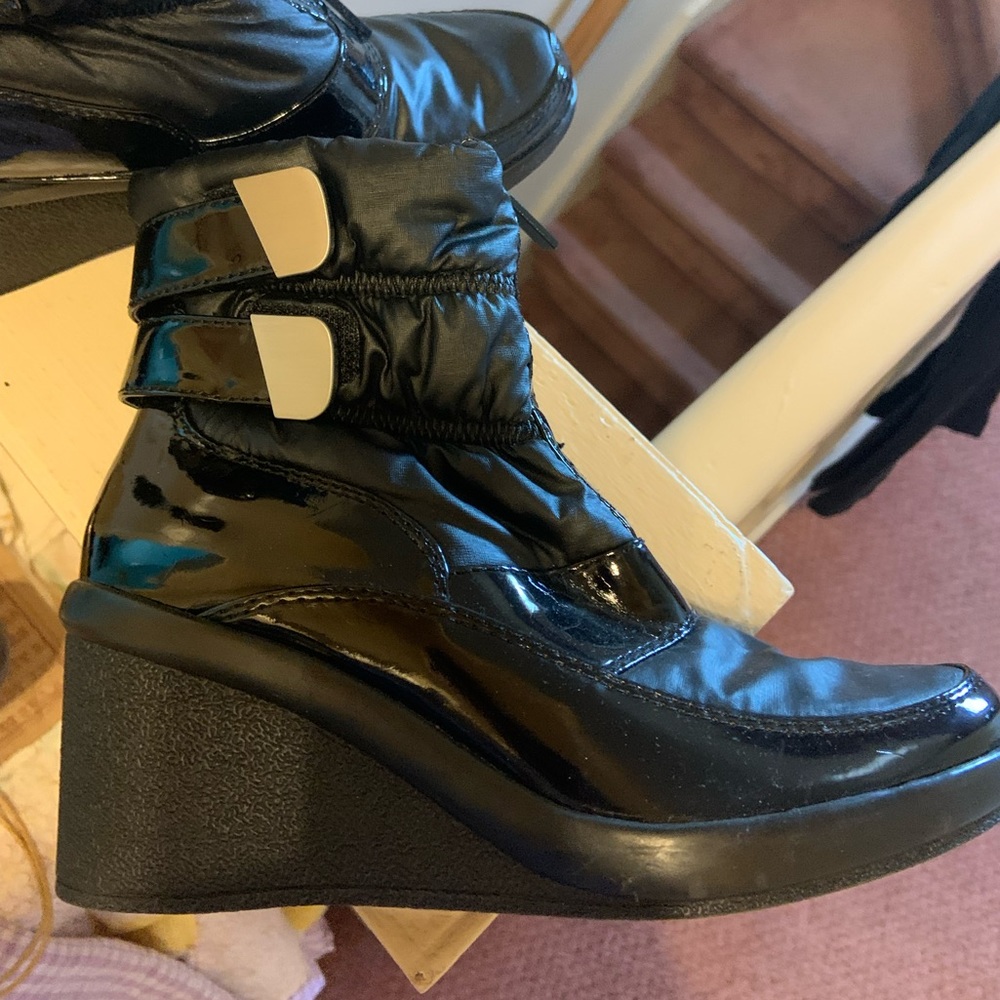 Nine West 100%waterproof  black wedge boots